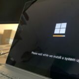 Windowsの更新画面を表示したパソコン