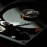 ハードディスクのデータ復旧を検討するイメージ