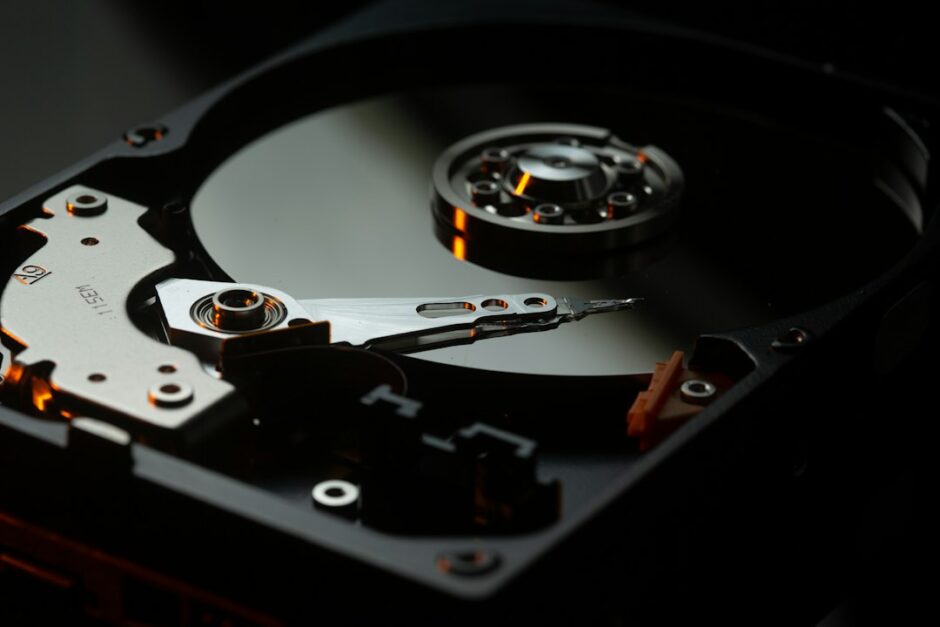ハードディスクのデータ復旧を検討するイメージ